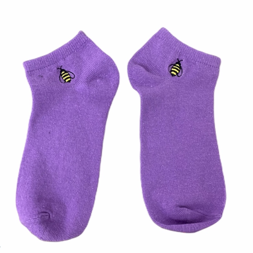 ❣️3/$15❣️ BEE EMBROIDERY Ankle Socks - Picture 1 of 2